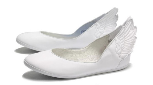 yoyonaki:  fickjamori:  internatthebombfactory:  relenafanel:   Jeremy Scott for Adidas winged ballet flats. I am undecided on whether I find them adorable or just silly.  I cannot answer that for you. It kind of looks like someone got sponsored by Red