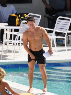 shirtlessmalecelebs:  Mark Wahlberg adjusting&hellip;. 