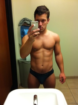 imshaych:  (via Guys with iPhones)   Nice