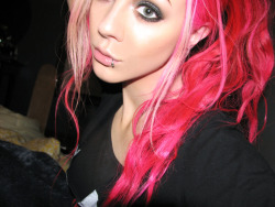 pink-haired-girls:  So pretty!!!&lt;3http://sincerelyjac.tumblr.com 