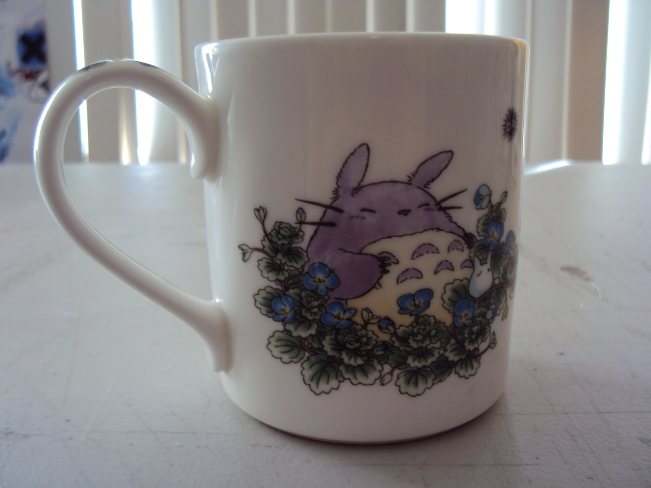 fyeahmiyazaki:  aefergmugblog:  Mug featuring art from My Neighbor Totoro. Purchased