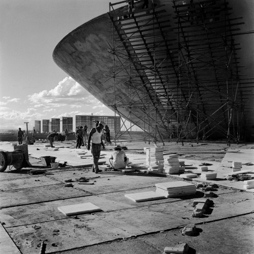 acidadebranca: Black &amp; White Architectural Photo [23] Brasilia | La construction de Brasilia