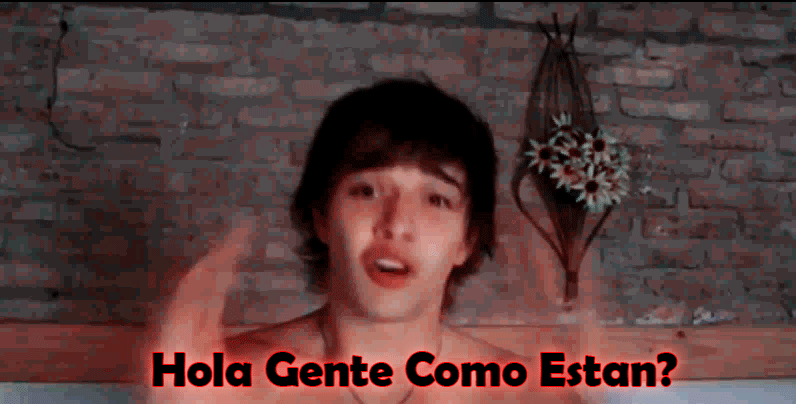 outoftownmiley:  esebesoquenofue:  Youtubbers.. Porque alguno, te hizo sonreír mas