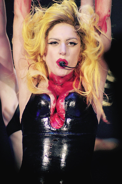 LADY GAGA HANGOVER