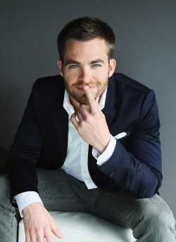 deliciousmenincozysweaters:  Yup. It’s that time again. SUIT PORN TIME! Featuring the ever-so-dashing Chris Pine. 