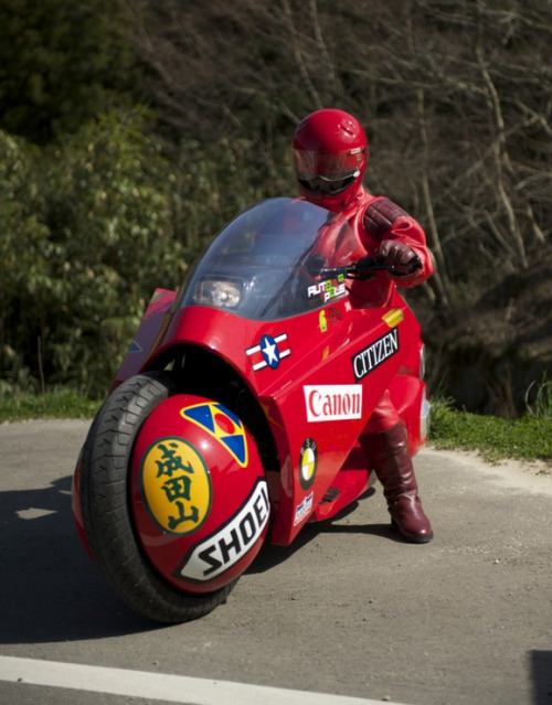 powerbanned:  Masashi Teshima’s Akira bike replica. Seven years and ¥10 million (US贙,000) to make it. 