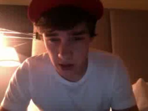 tomatitomomentstar:  sarcasticsungaaa:  Liam speaks spanish but its even better with