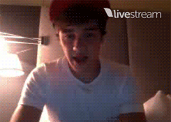 loveyouonedirection-fuckyeah:  Hola - que tal - bien y tu -  gracias - porfavore