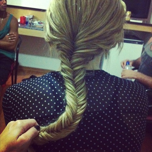 lanzaphiedportilla-blog:  A Lua brincando com o cabelo da Sossô ! (mvrr) 