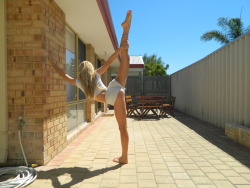 fatt-cheerleaders-suck:  Submitted By: http://groooovy.tumblr.com/ ( CHECK OUT HER BLOG)