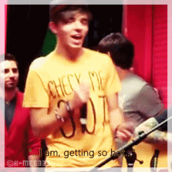 sykescupoftea:  lmfao Nayf 