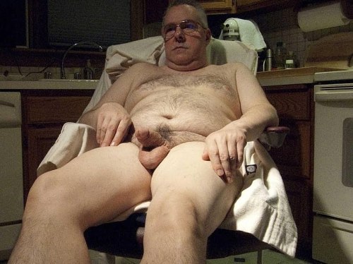 http://senioretgay2.tumblr.com/post/20728656417