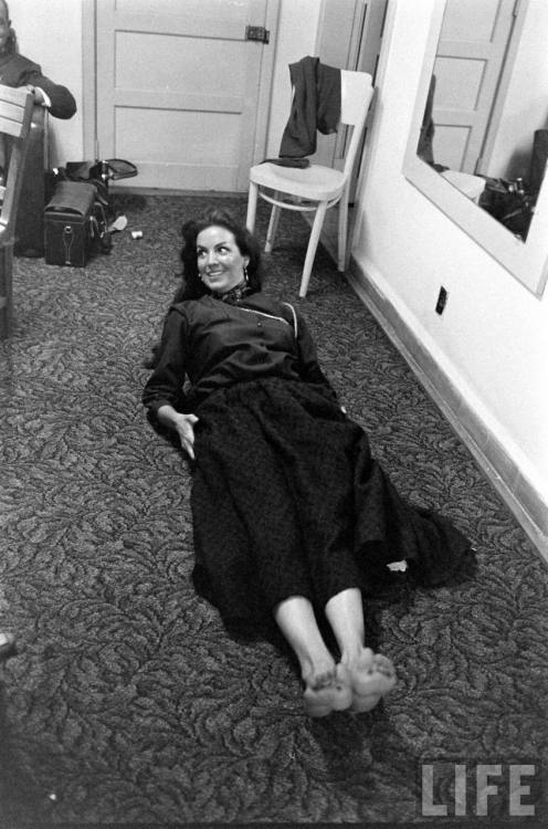 jepalicious:  Imágenes inéditas de María Félix en sesión fotográfica, tomadas en los estudios Churubusco para Life en Español, 1963. 