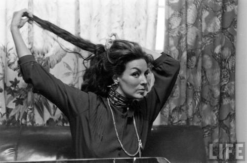 jepalicious:  Imágenes inéditas de María Félix en sesión fotográfica, tomadas en los estudios Churubusco para Life en Español, 1963. 