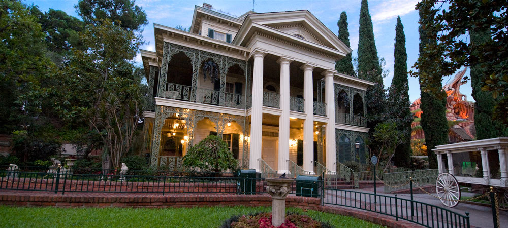 attic-bride:  stephanie-is-pretty:  welcome to my house =3  Tomb sweet tomb! 
