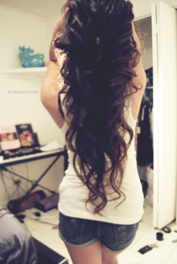 x-simplyawesome:  her hair 