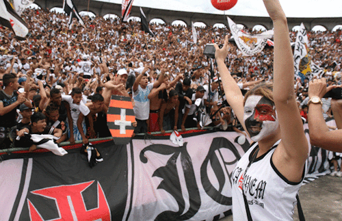 vasco-da-gama:  Mas que sentimento bom de viver, que sentimento gostoso de sentir, mas que sentimento bom pra cultivar. Ah você sabe que é você Vasco da Gama. 