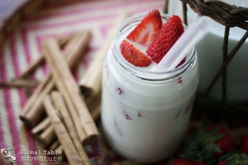 wehavethemunchies:  Strawberry Almond Horchata 