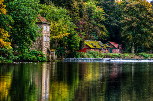 Old Fulling Mill and Boathouse on the River Wear in Durham city, England (by carrmp).
