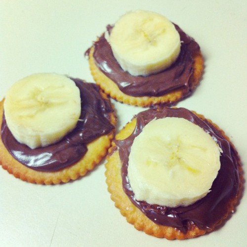 I&rsquo;m a genius. Banana + Nutella on a Ritz Cracker.Ohyah!