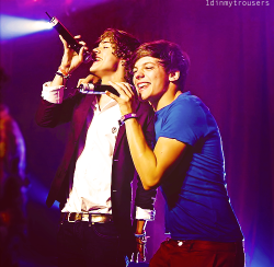 1dinmytrousers:  forever shipping them. 