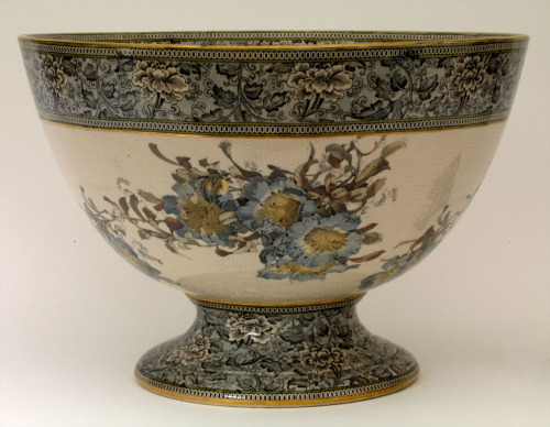 Punch bowl by Doulton &amp; Co, around 1885, now at the Hampton National Historic Site in the US, an