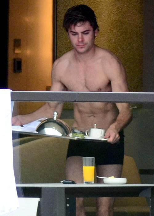 zbinx:  Zac Efron, I have never loved you more…
