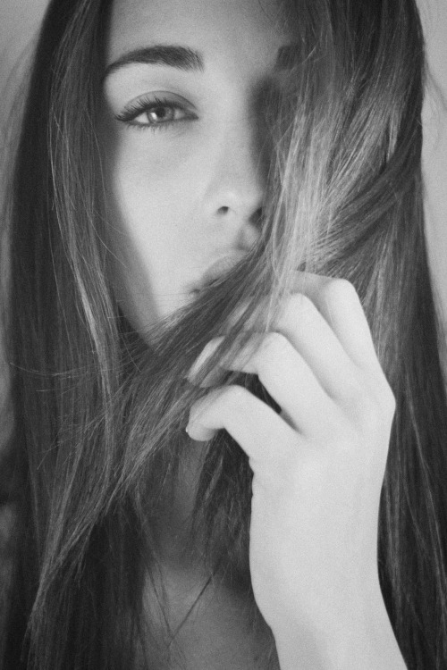 ain-t-no-love:  Laura by Raul Sugiet. 