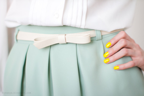 maybelline:  Yellow nails? Why not?