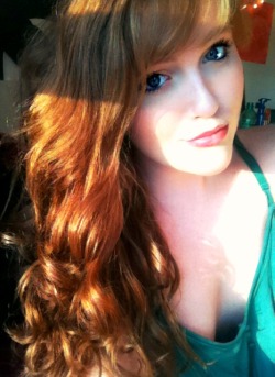 seize-fate-by-the-throat:  I just really love how red my hair gets in the sun. Don’t hate me. :) 