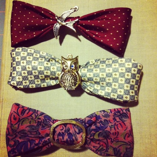 thriftstyled:D.I.Y Bowties :) made with Thrifted Silk Ties.Truebluemeandyou: I have made artwork out