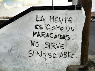 h-u-m-a-n-o-s-s-e-n-s-u-a-l-e-s:  por eso algunas abren las piernas xD