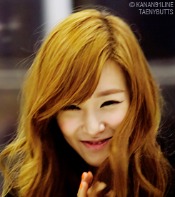 taenybutts:  Taeyeon and Tiffany at 120407 Suvarnabhumi Airport cr: @Kanan91Line 
