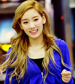taenybutts:  Taeyeon and Tiffany at 120407 Suvarnabhumi Airport cr: @Kanan91Line 