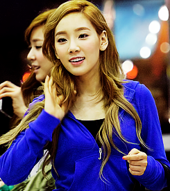 taenybutts:  Taeyeon and Tiffany at 120407 Suvarnabhumi Airport cr: @Kanan91Line 