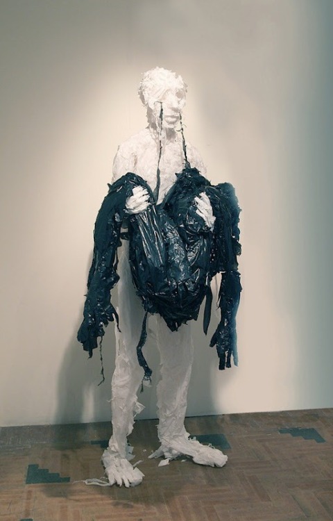 actegratuit: Khalil Chishtee, trash bag sculptures