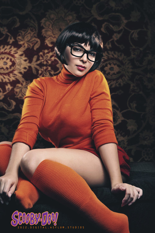 prettybloody:  Velma from Scooby Doo cosplayed by Maria Ramos. Photographed by Digital