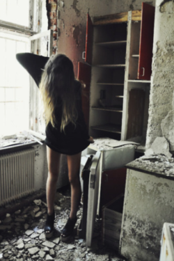 wegrowuptoofast:  ♛☯❂soft grunge/ indie and vintage blog❂☯♛