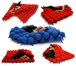babydahl4him:  justfineonthetop:  terrastar12:  strive-for-equality:  mattypi-mcfrostingeater:  thisawfullybigadventure:   “The Ball Bed” the world’s first morphable bed, consisting of plush spheres that are connected by elastic bands, allowing