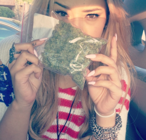 the-roundtree:  l0venathalie:  everything’s better with a bag of weed  Love. 