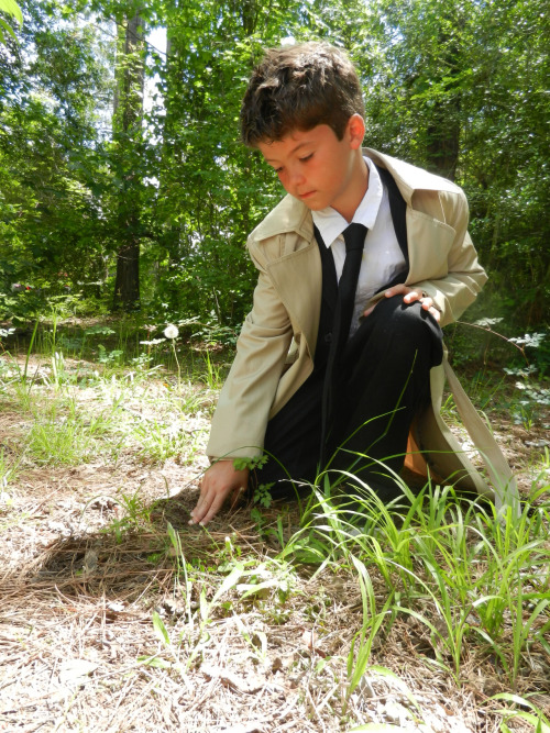 war-drums:My awesome little bro being awesome. This is him being wee!Castiel in his first ever cospl