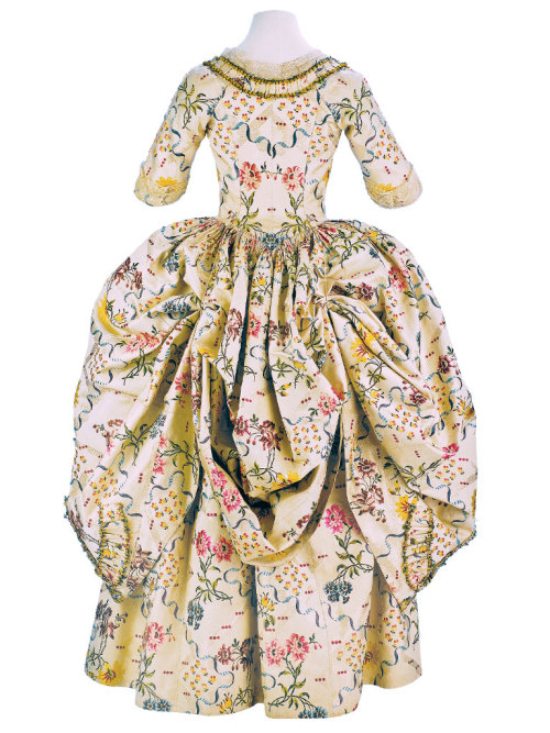 fripperiesandfobs:Robe a la polonaise ca. 1776-80From the Museo de la Moda