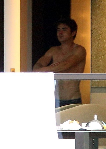 fuckyeahwhysoserious:  Zac Efron Exposed | Naked Male Celebrities