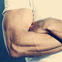 mehgomehpleek:  Because Chris Hemsworth’s arms. That’s all. 