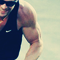 mehgomehpleek:  Because Chris Hemsworth’s arms. That’s all. 