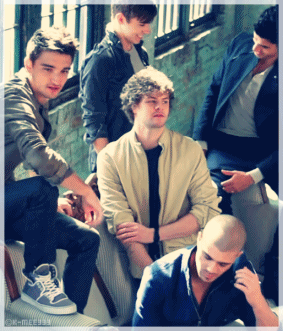 sivasbrownies:  k-mee333:  Photoshoot   wtf are Niva doing at the back? 