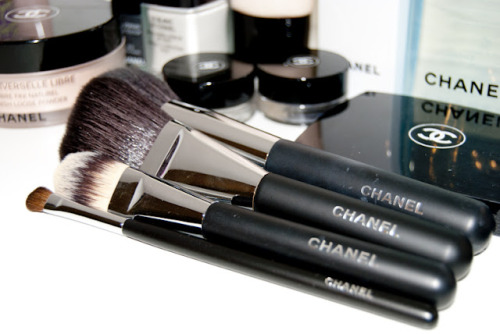 extrarouge:  doing my chanel make up colection <3 