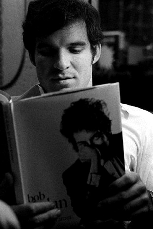 heyoscarwilde:
“ Don’t Look Back
Steve Martin reading a book on Bob Dylan circa 1969 :: via flickr.com
”