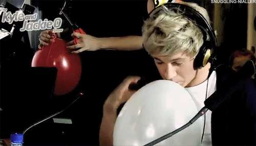 pat-the-dog-screw-the-bulb:  Niall eating me out  wait what OMG niall stop it. 