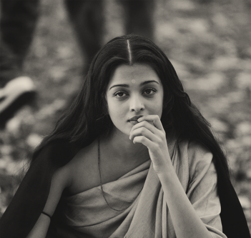 weheartaishwarya: Beautiful Aishwarya Rai Bachchan in Chokher Bali.